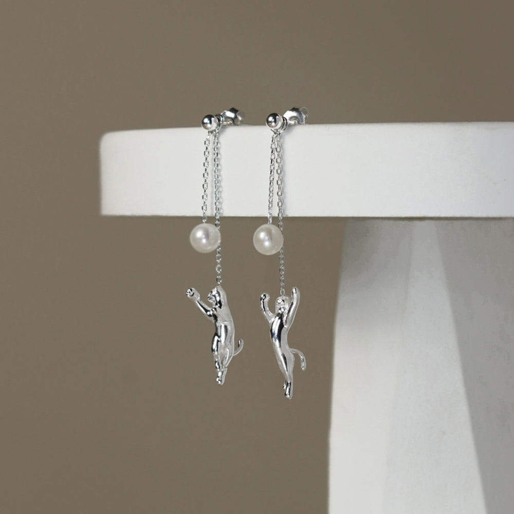 
                      
                        Dangle-Earrings-With-Cat-And-Pearl_6
                      
                    