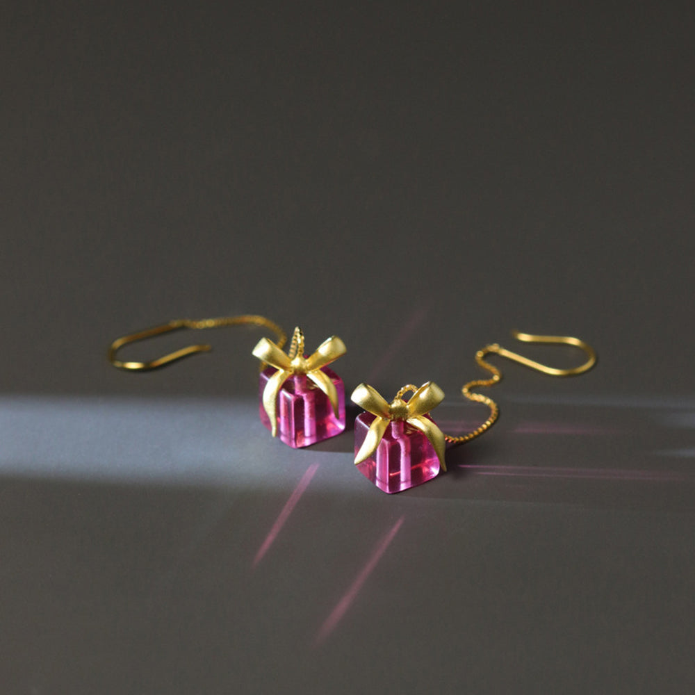 
                      
                        Dangle-Earrings-With-Crystal-Glass-Gift-Box-By-Yonandole_4
                      
                    