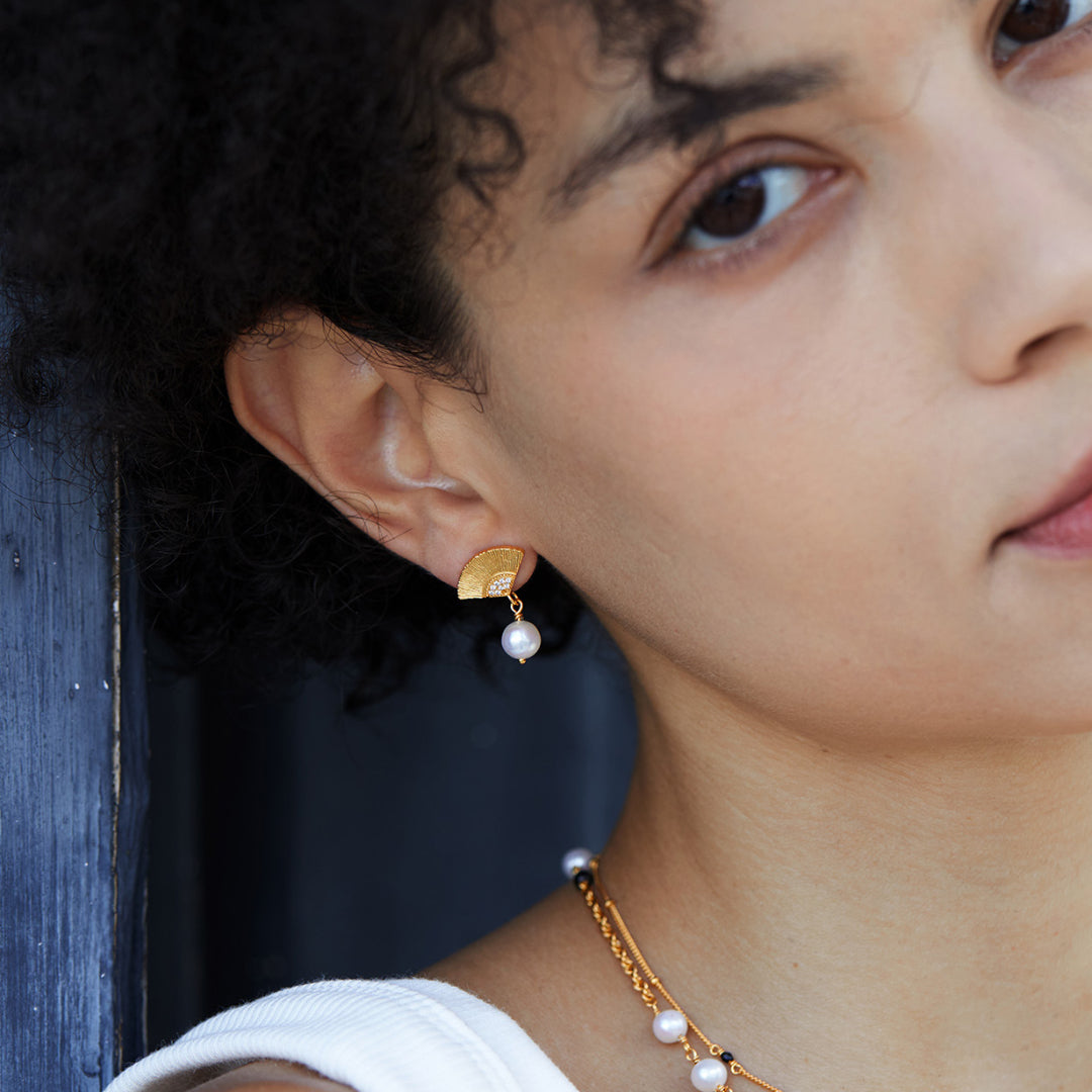 Dangle-Earrings-With-Fan-Design-And-Pearl-By-Yonandole_2
