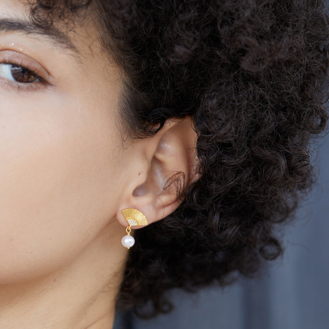 Dangle-Earrings-With-Fan-Design-And-Pearl-By-Yonandole_6