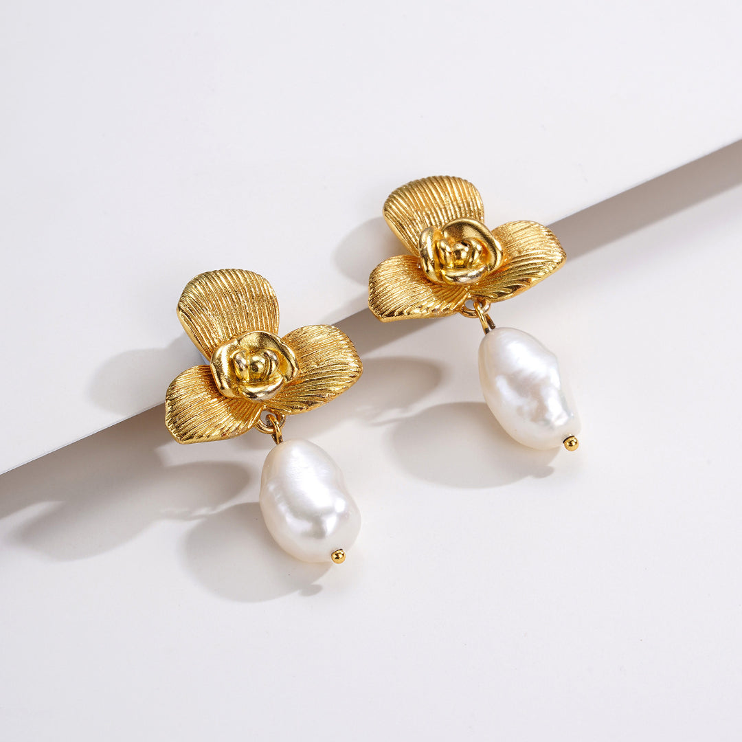 Dangle-Earrings-With-Flower-And-Baroque-Pearl-By-Yonandole_5