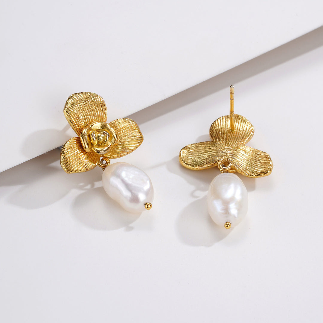 Dangle-Earrings-With-Flower-And-Baroque-Pearl-By-Yonandole_9