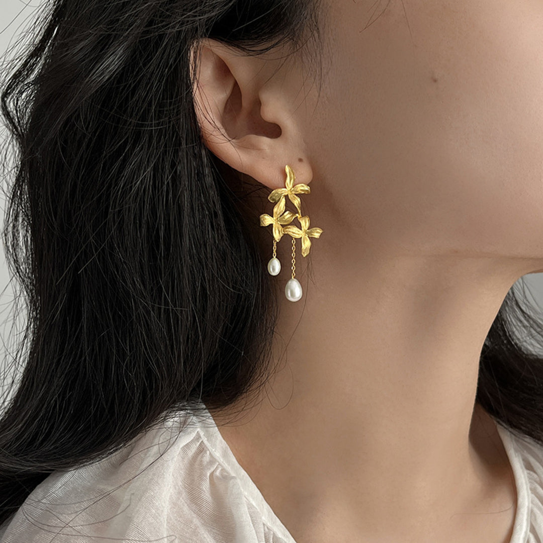 Dangle-Earrings-With-Lilac-Flowers-And-Pearls-By-Yonandole_3