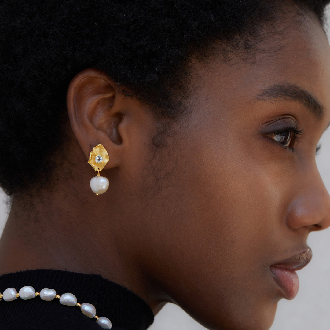 Drop-Earrings-With-Leaf-Design-Topaz-And-Freshwater-Pearl-By-Yonandole_1