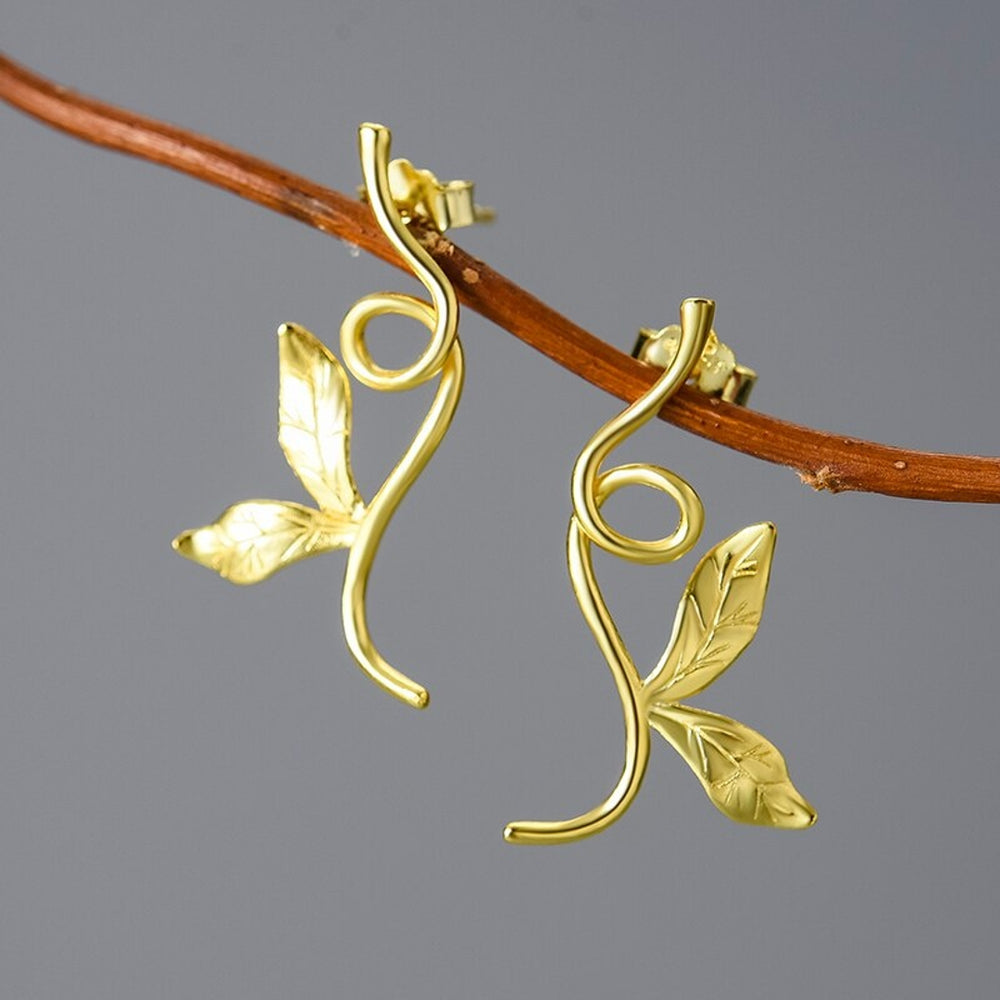 
                      
                        Earrings-With-Branch-And-Engraved-Leaves-By-Yonandole_5
                      
                    