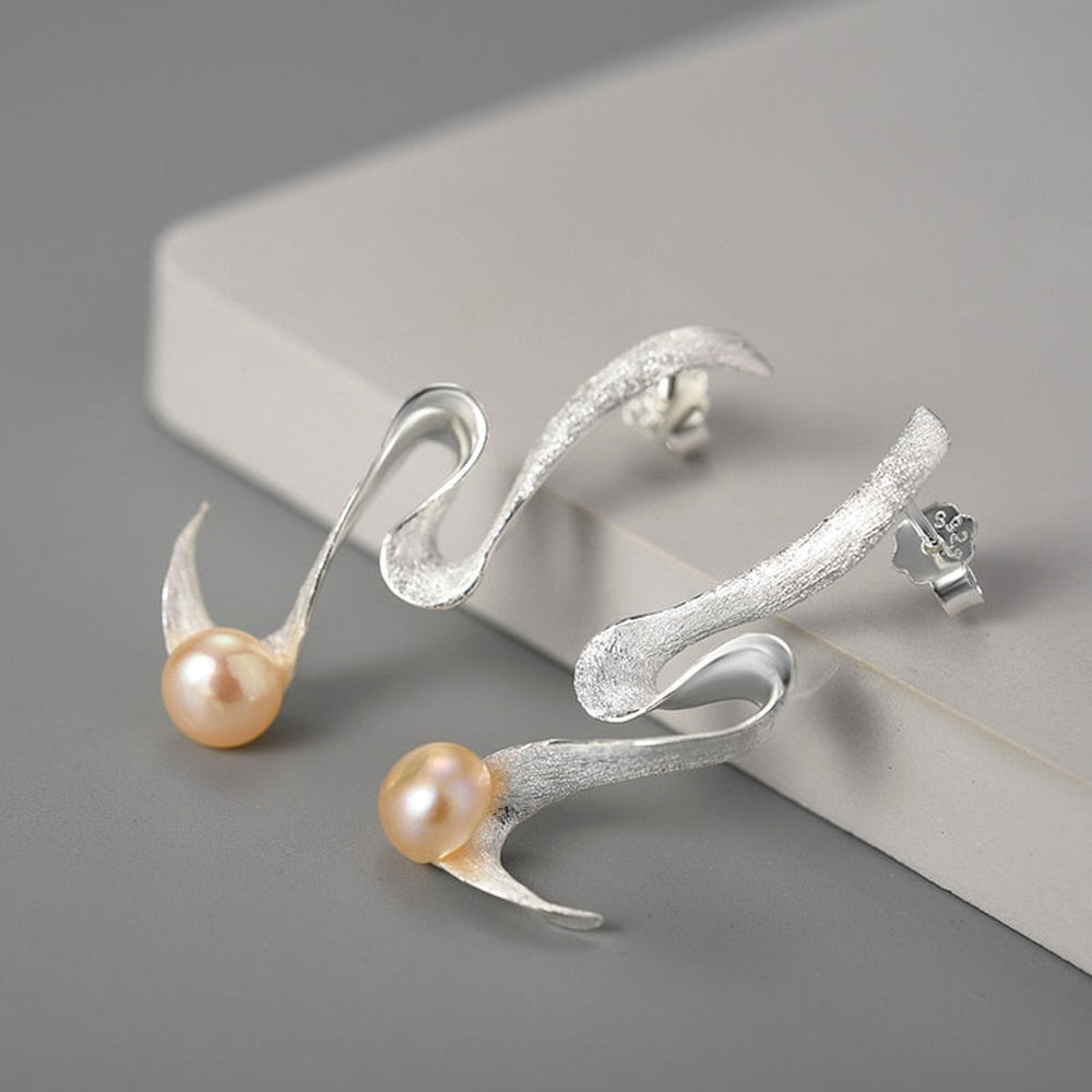 
                      
                        Earrings-With-Curvy-Ribbon-And-Pearl-By-Yonandole_1
                      
                    