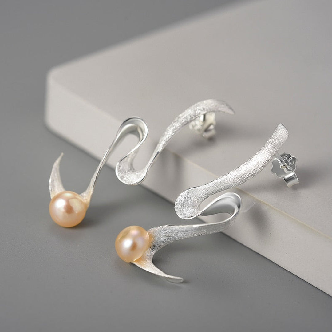 Earrings-With-Curvy-Ribbon-And-Pearl-By-Yonandole_1