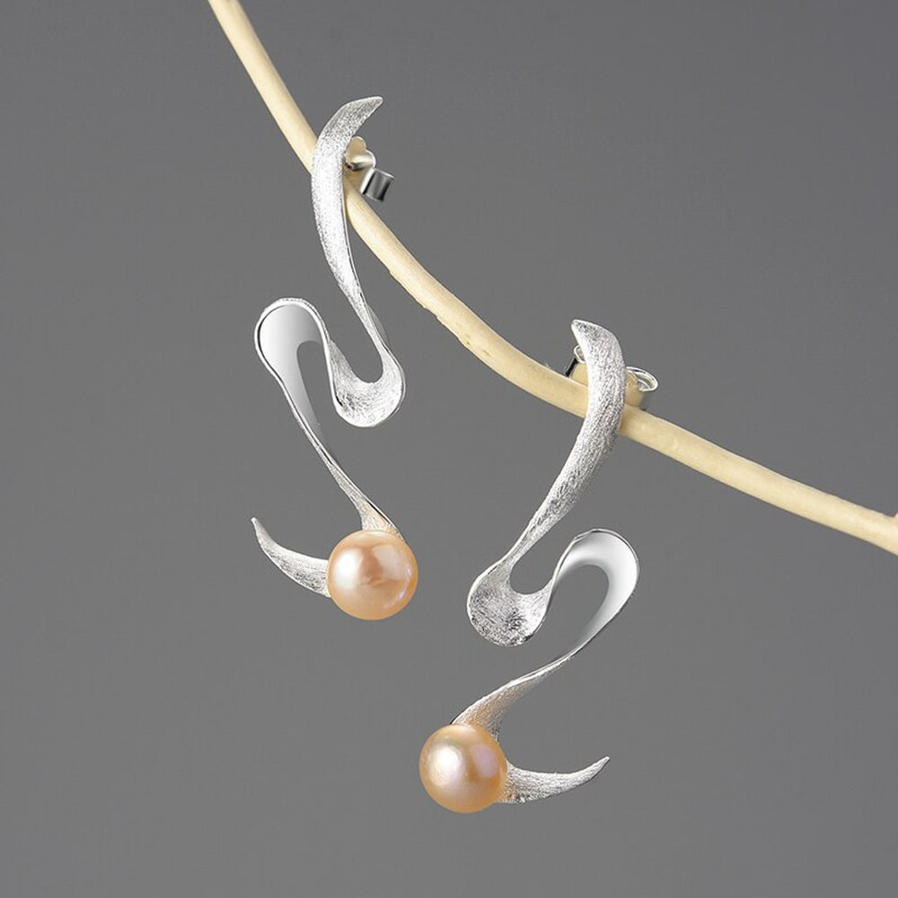 
                      
                        Earrings-With-Curvy-Ribbon-And-Pearl-By-Yonandole_2
                      
                    