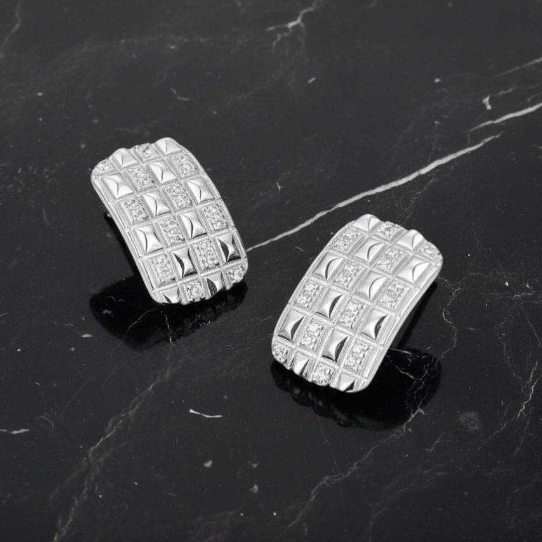 Earrings-With-Geometric-Pattern-And-Zirconia-By-Yonandole_3