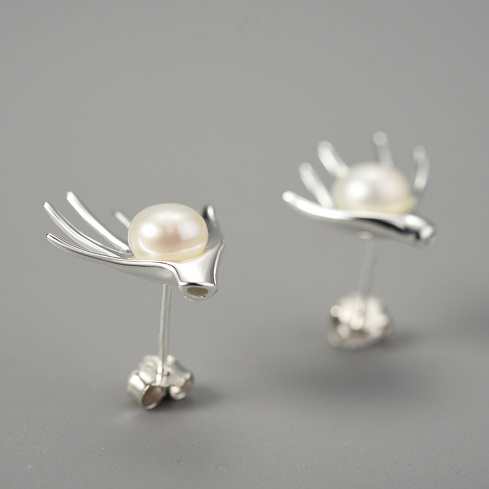 
                  
                    Earrings-With-Hand-And-Freshwater-Pearl-By-Yonandole_9
                  
                