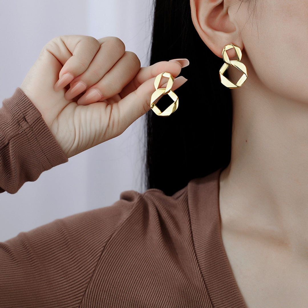 Earrings-With-Interlinked-Flat-Square-Ribbons-By-Yonandole_3