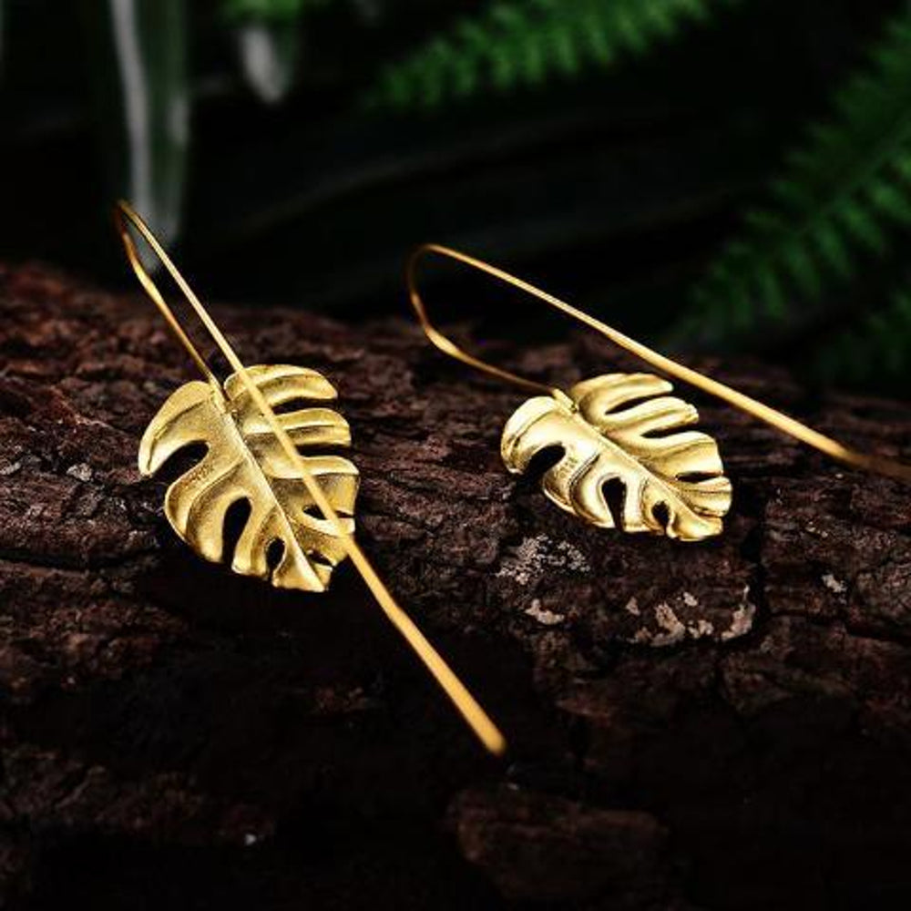 
                      
                        Earrings-With-Monstera-Leaf-By-Yonandole_2
                      
                    