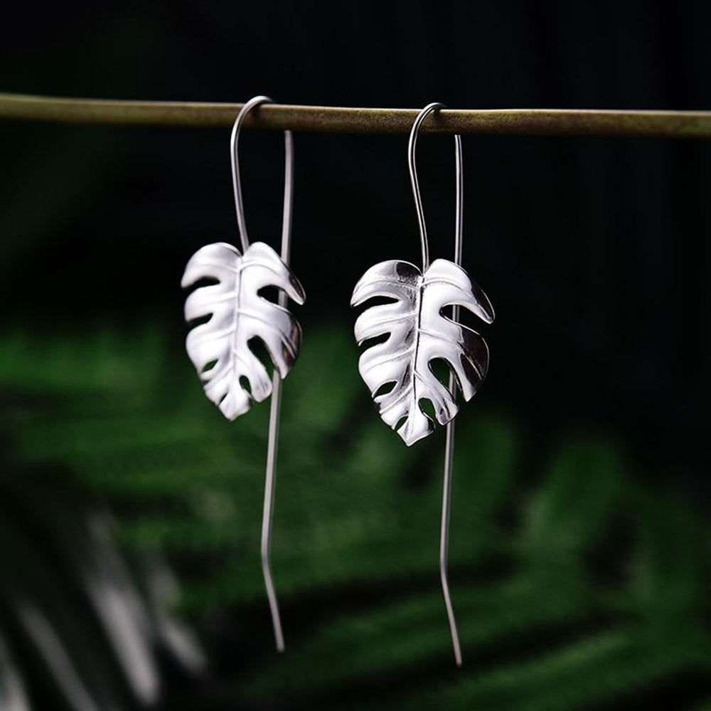 
                      
                        Earrings-With-Monstera-Leaf-By-Yonandole_4
                      
                    