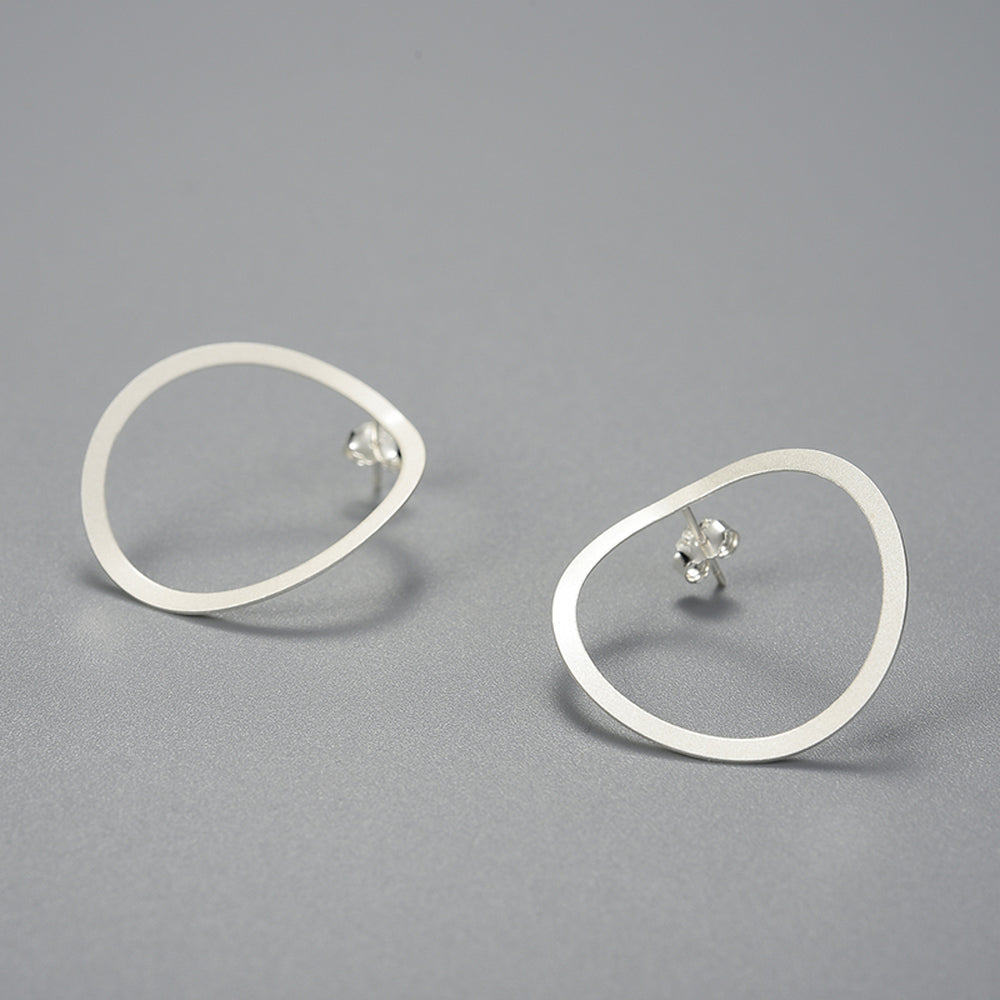 Earrings-With-Slightly-Wavy-Flat-Circle-By-Yonandole_2