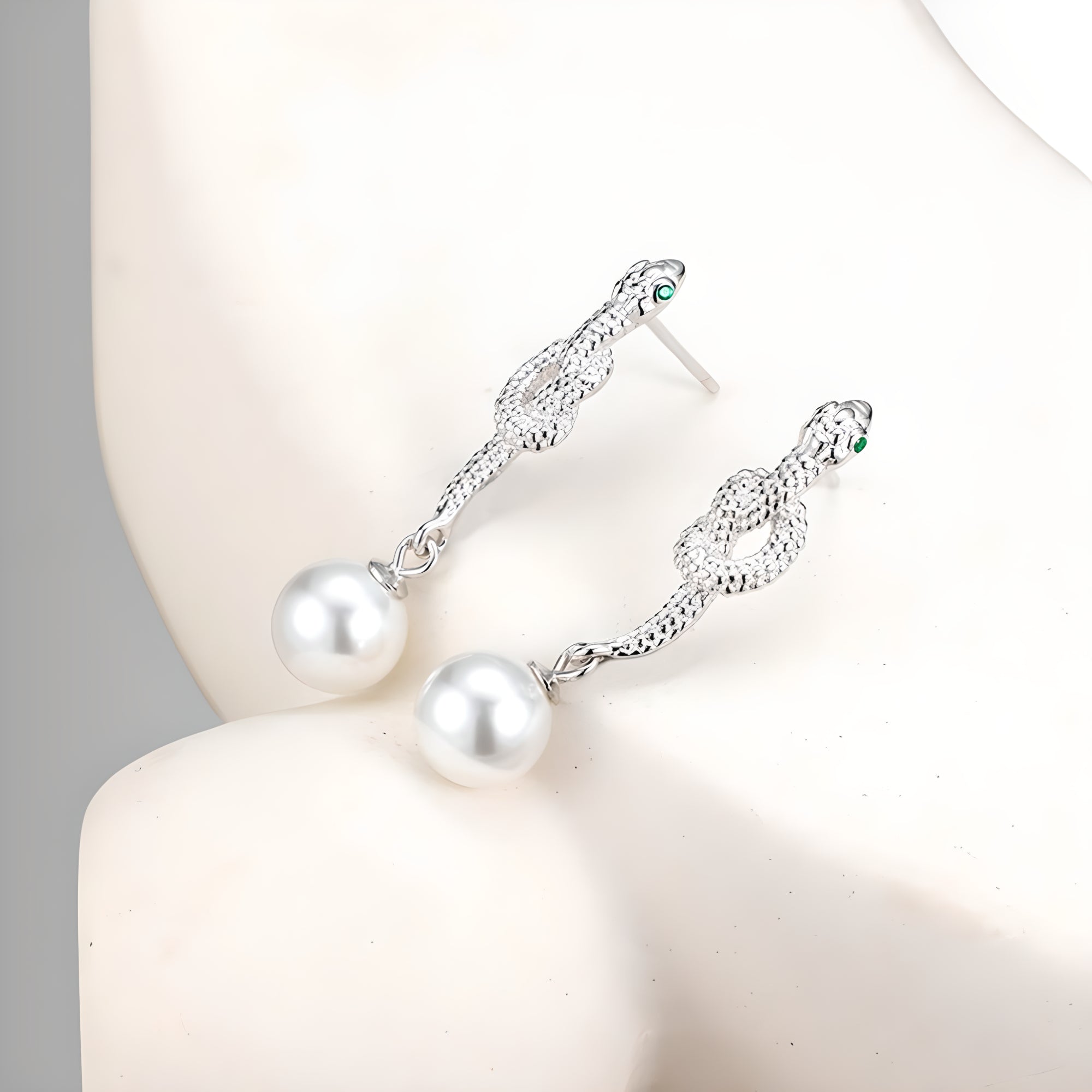 Earrings-With-Snake-And-Shell-Pearl-By-Yonandole_2