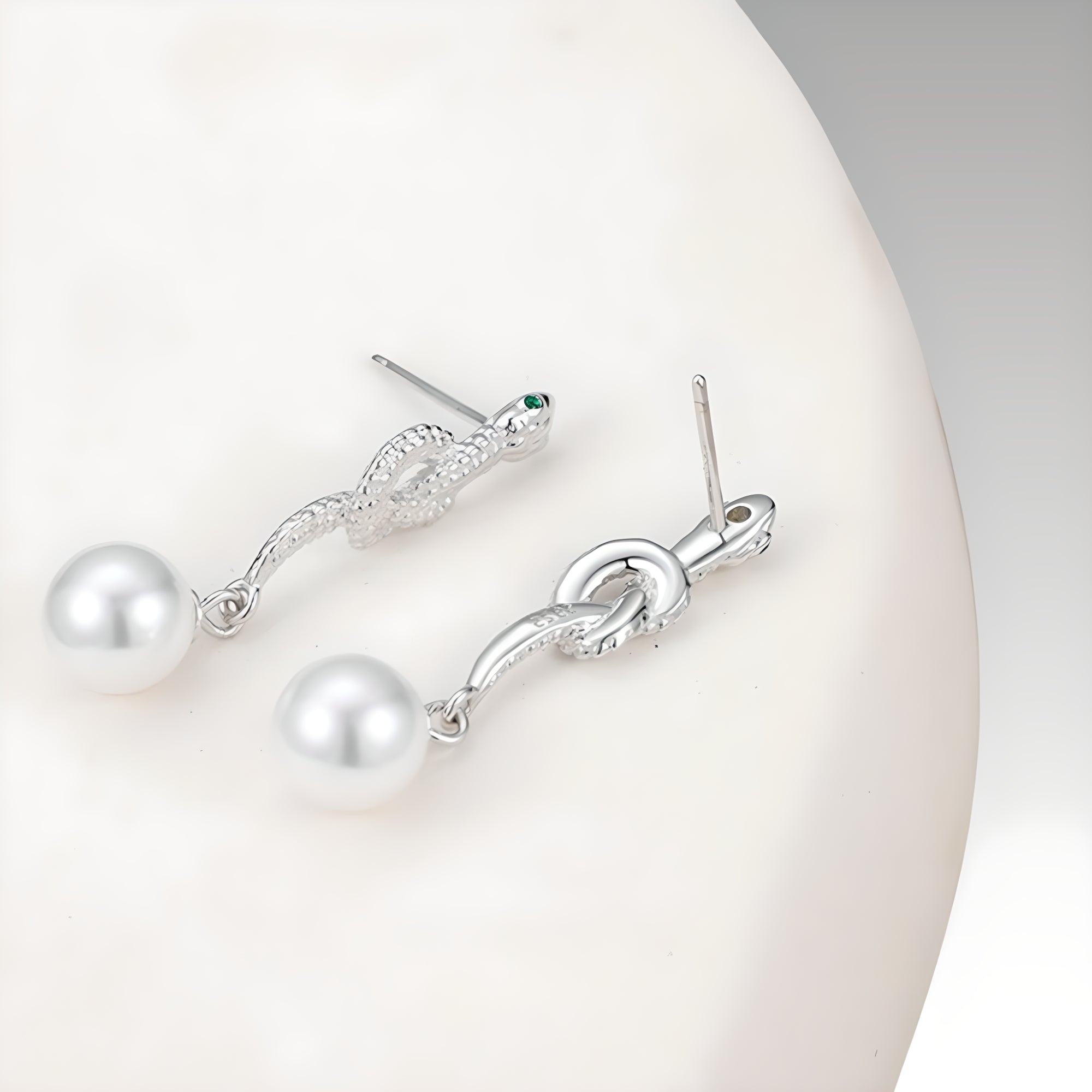 Earrings-With-Snake-And-Shell-Pearl-By-Yonandole_3