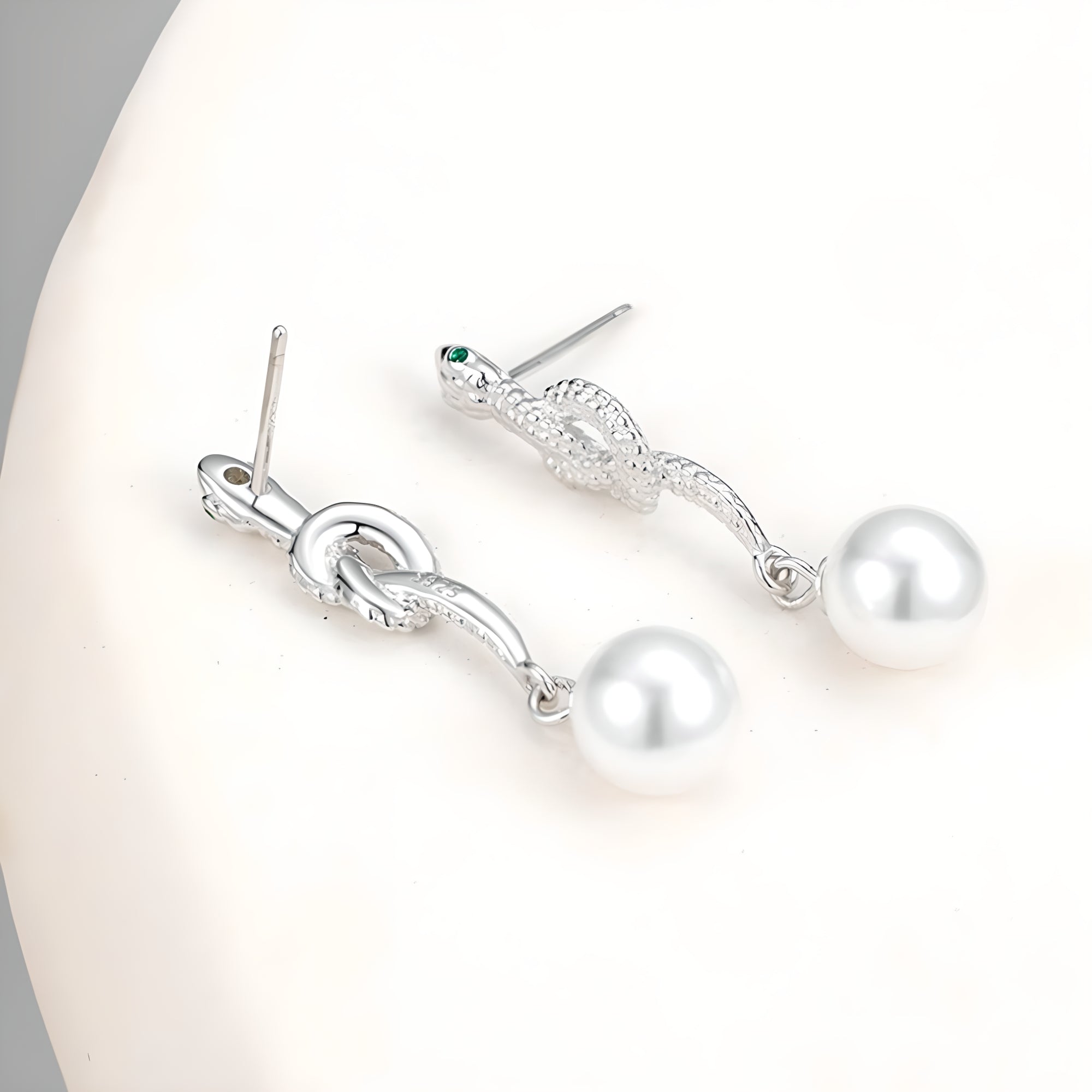 Earrings-With-Snake-And-Shell-Pearl-By-Yonandole_4