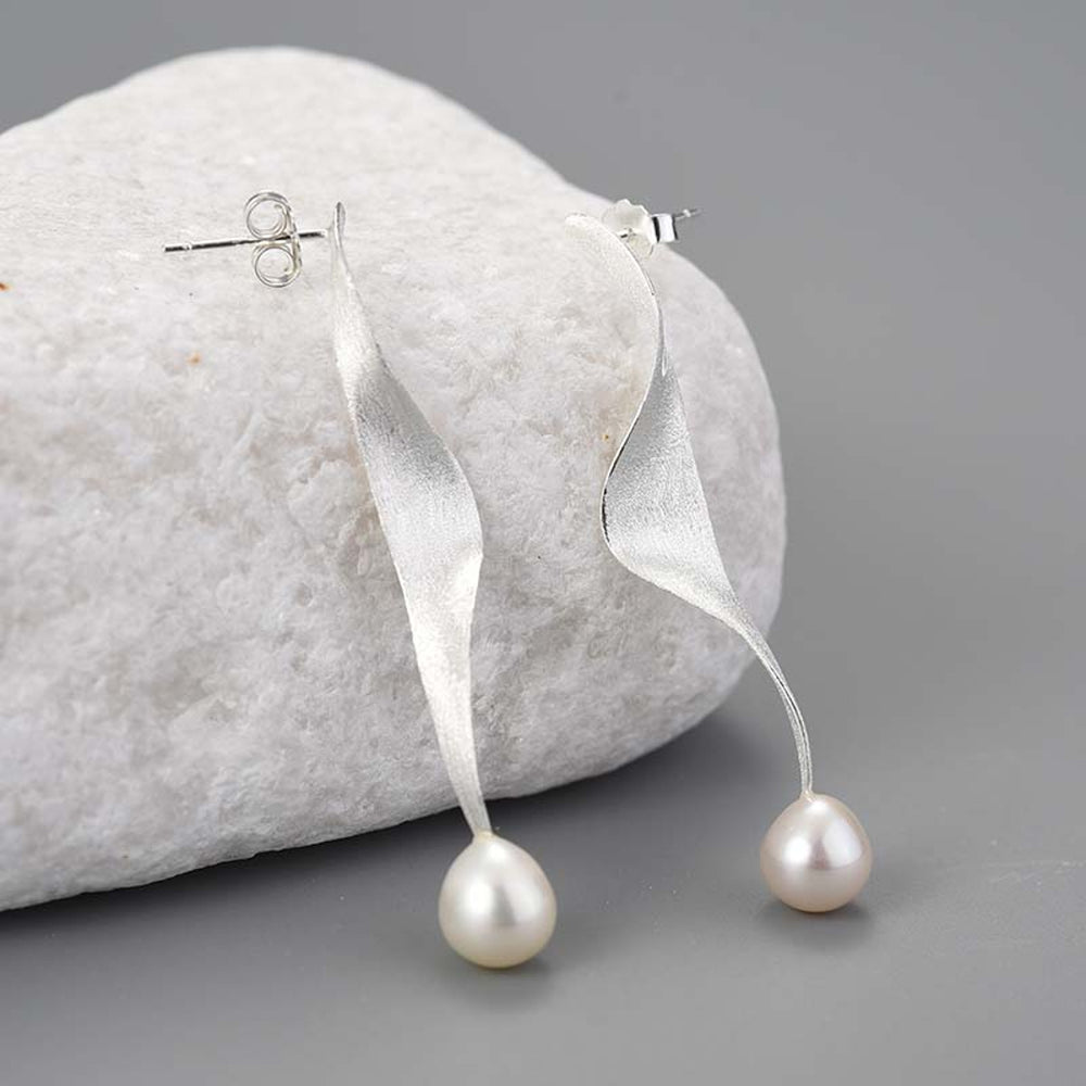 
                  
                    Earrings-With-Twisted-Ribbon-And-Pearl-By-Yonandole_1
                  
                