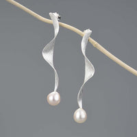 Earrings-With-Twisted-Ribbon-And-Pearl-By-Yonandole_3