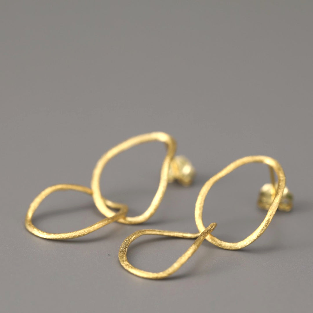 Earrings-With-Two-Irregular-Shaped-Interlocked-Circles-By-Yonandole_2