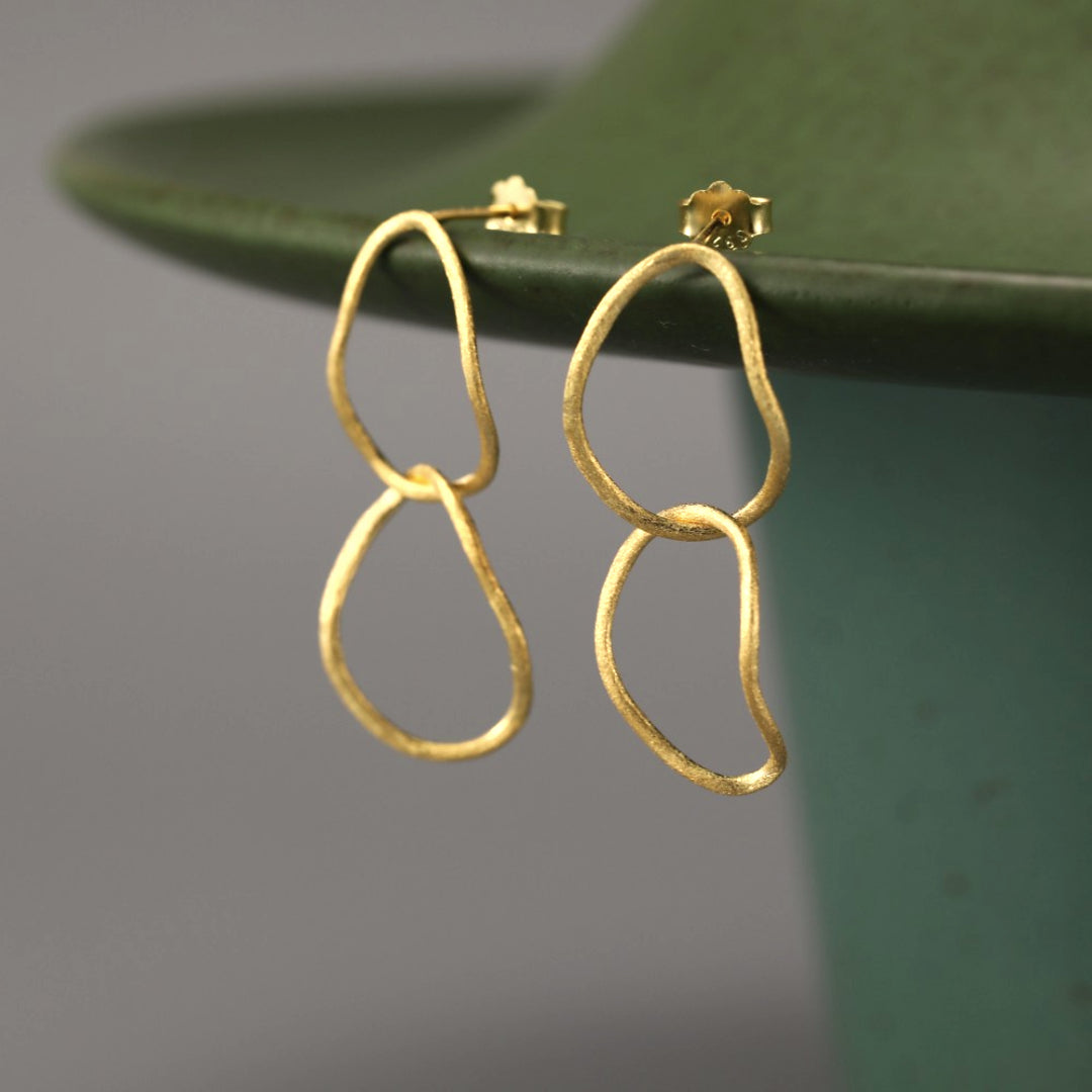 Earrings-With-Two-Irregular-Shaped-Interlocked-Circles-By-Yonandole_8