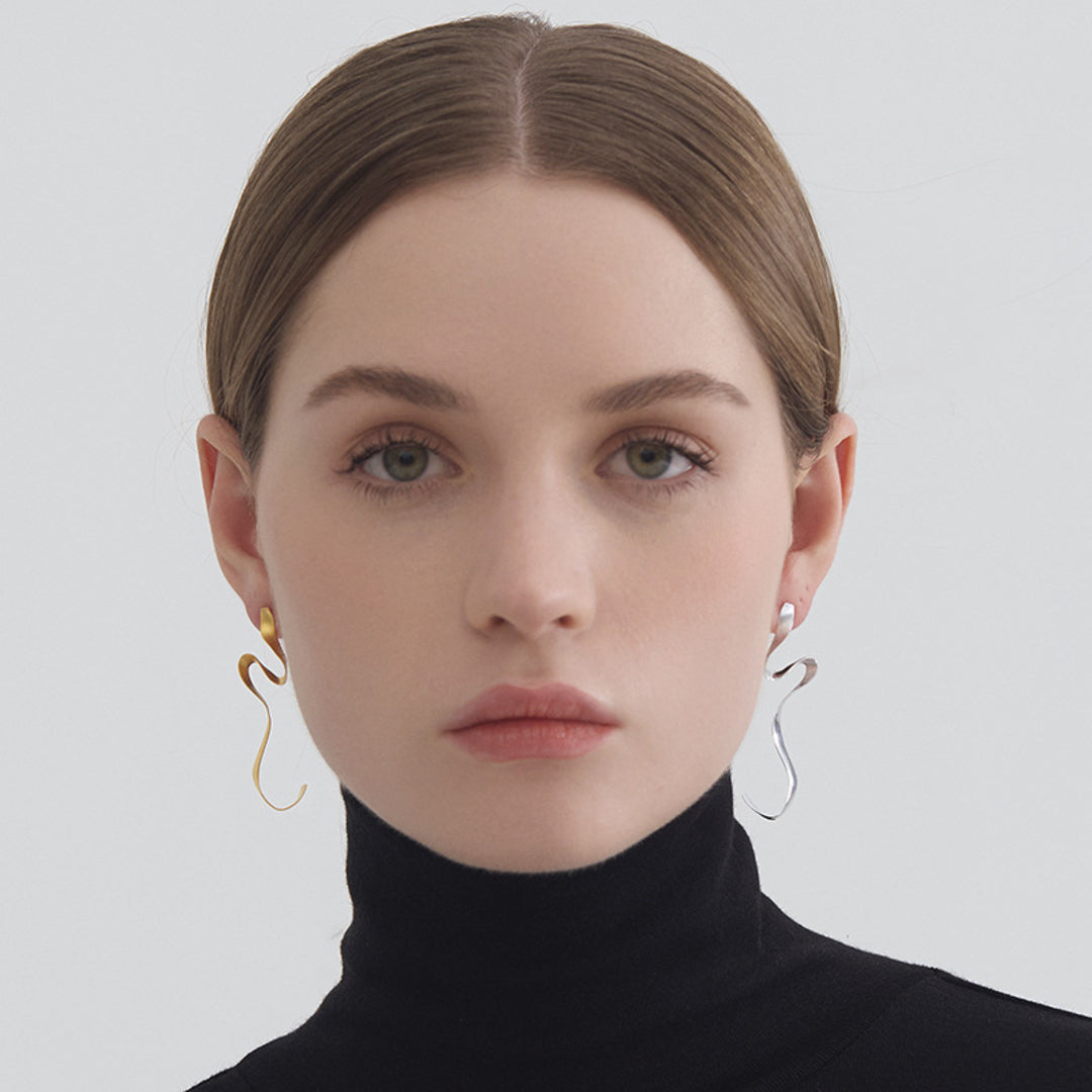 Earrings-With-Wavy-Ribbon-By-Yonandole_8