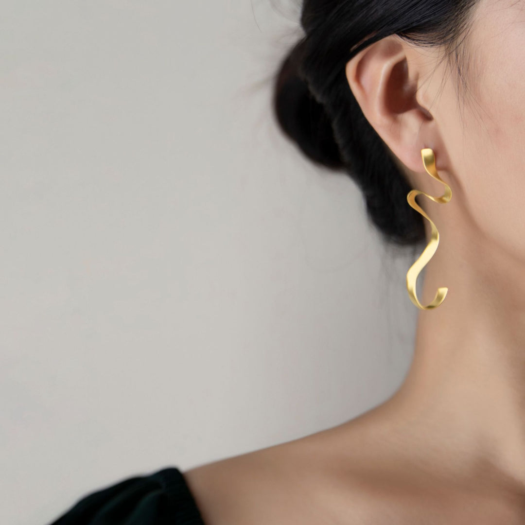 Earrings-With-Wavy-Ribbon-By-Yonandole_9