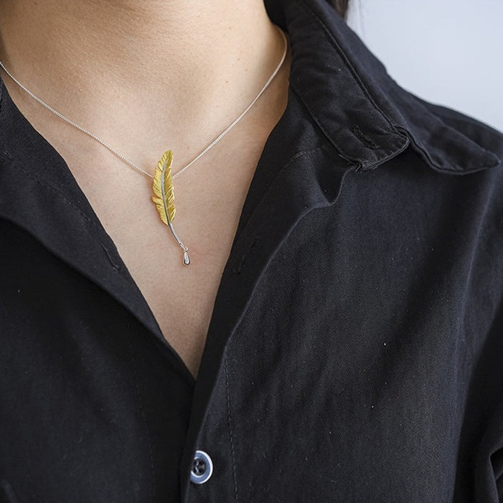 
                      
                        Feather-Pendant-By-Yonandole_5
                      
                    