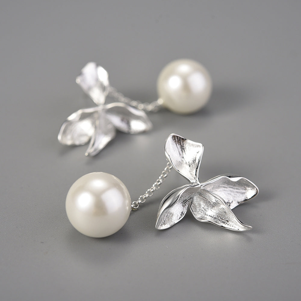 Flower-Earrings-With-White-Shell-Pearl-By-Yonandole_1