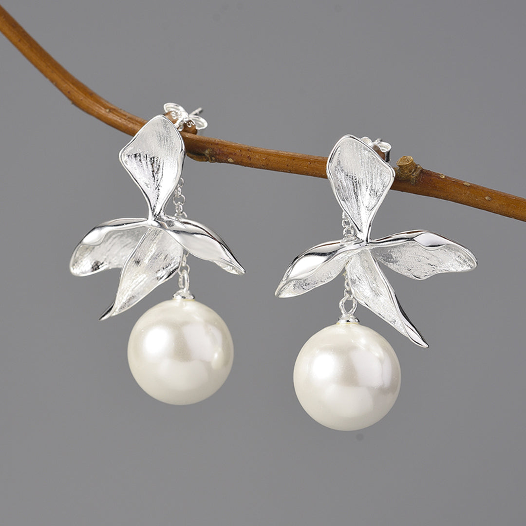 Flower-Earrings-With-White-Shell-Pearl-By-Yonandole_2