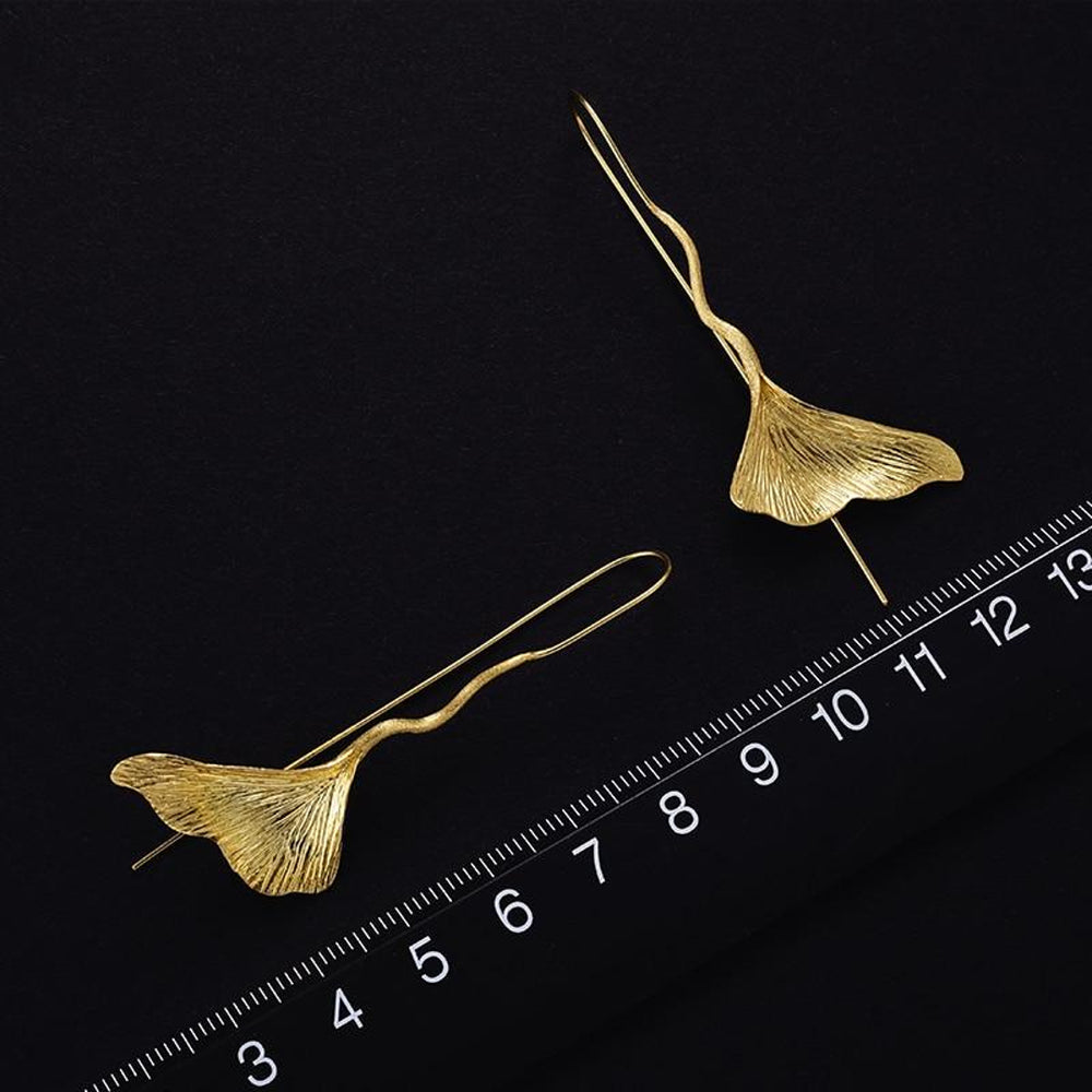 
                      
                        Ginkgo-Leaf-Earrings-By-Yonandole_6
                      
                    