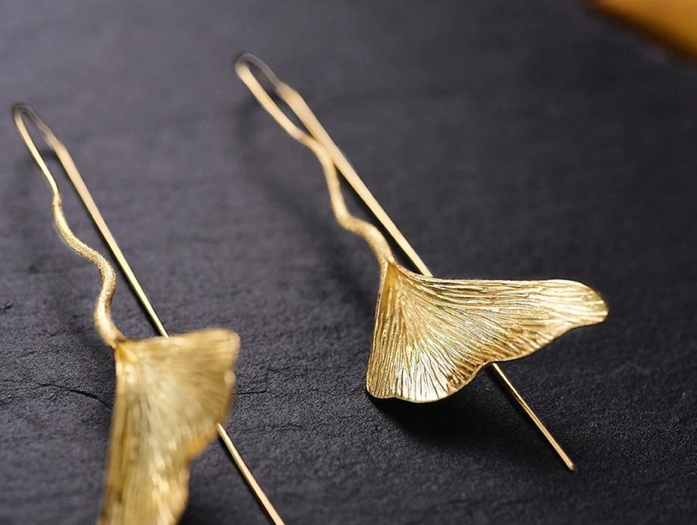 
                      
                        Ginkgo-Leaf-Earrings-By-Yonandole_9
                      
                    