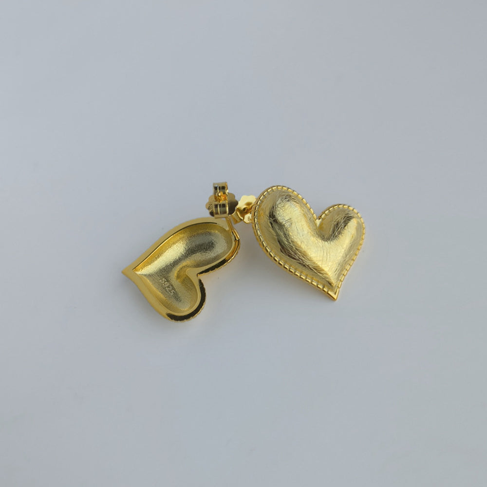 
                  
                    Heart-Earrings-By-Yonandole_7
                  
                