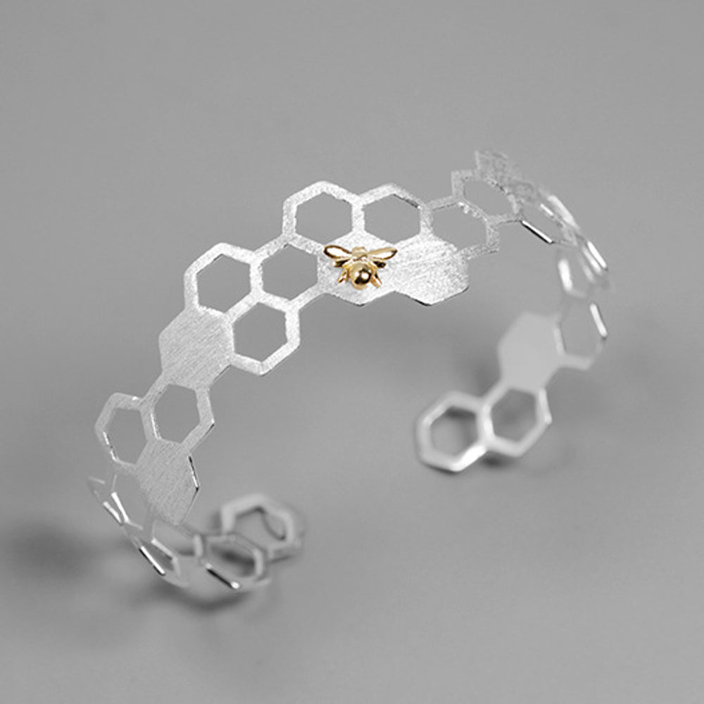 
                  
                    Honeycomb-Bangle-With-Be-By-Yonandole_1
                  
                