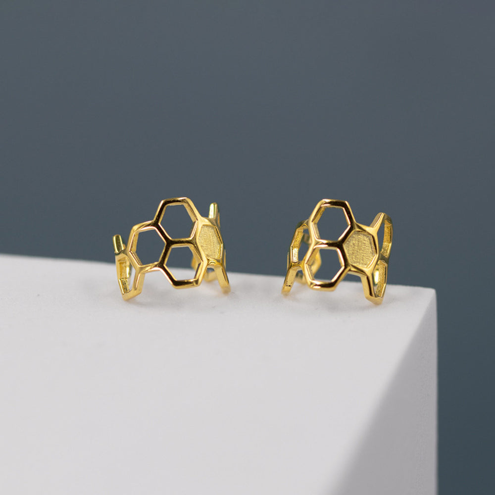 
                      
                        Honeycomb-Ear-Cuff-Earrings-By-Yonandole_2
                      
                    