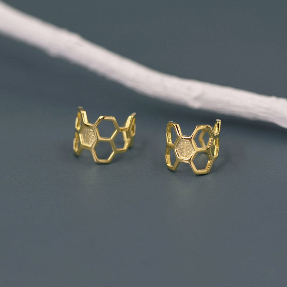 
                      
                        Honeycomb-Ear-Cuff-Earrings-By-Yonandole_5
                      
                    