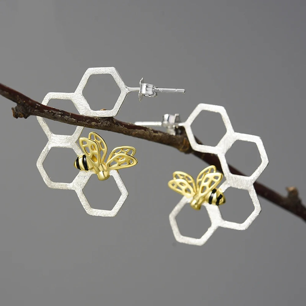 Honeycomb-Earrings-With-Bee-By-Yonandole_1b