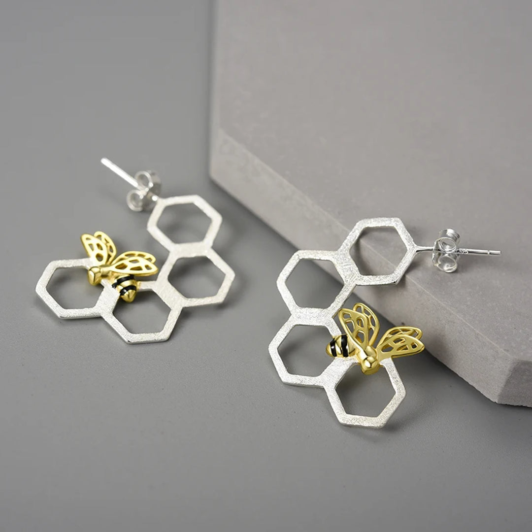 Honeycomb-Earrings-With-Bee-By-Yonandole_2b