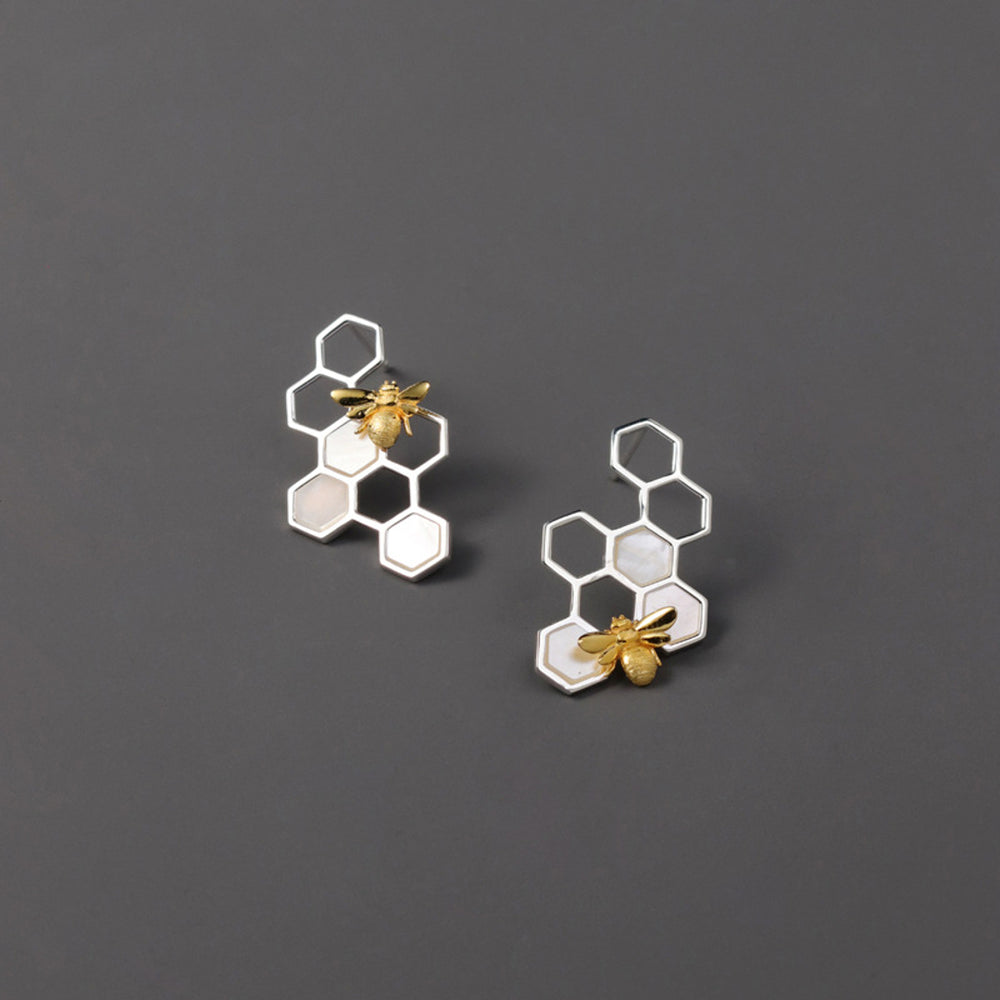 
                      
                        Honeycomb-Earrings-With-Bee-By-Yonandole_4a
                      
                    