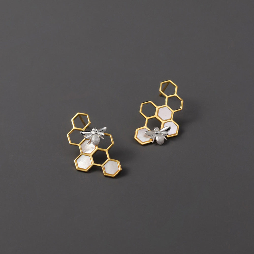 
                      
                        Honeycomb-Earrings-With-Bee-By-Yonandole_5a
                      
                    