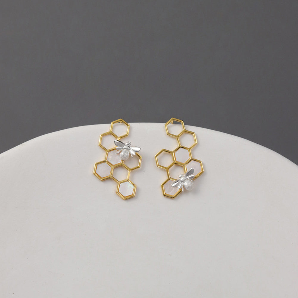 
                      
                        Honeycomb-Earrings-With-Bee-By-Yonandole_9a
                      
                    