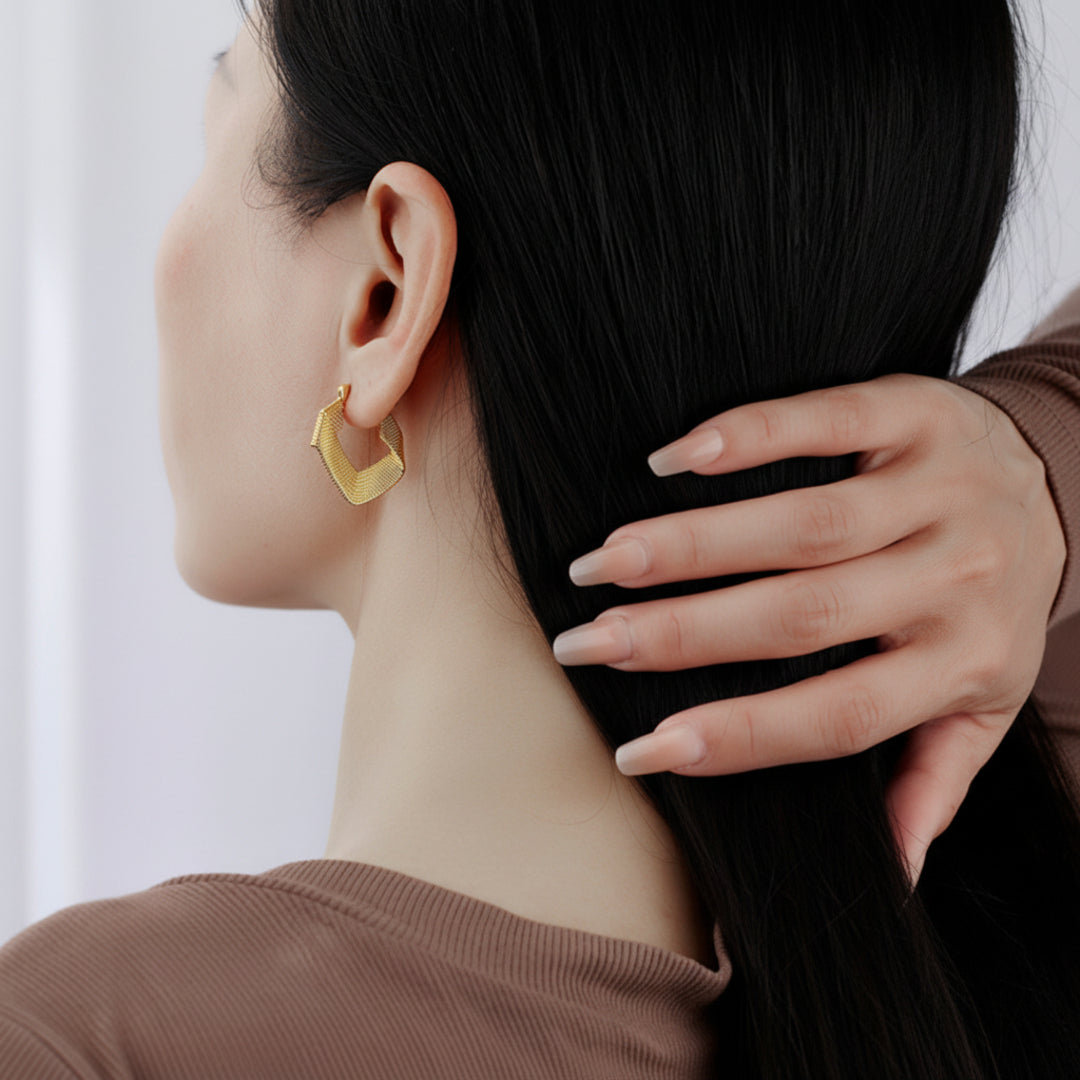 Hoop-Earrings-With-Twisted-Ribbon-By-Yonandole_2