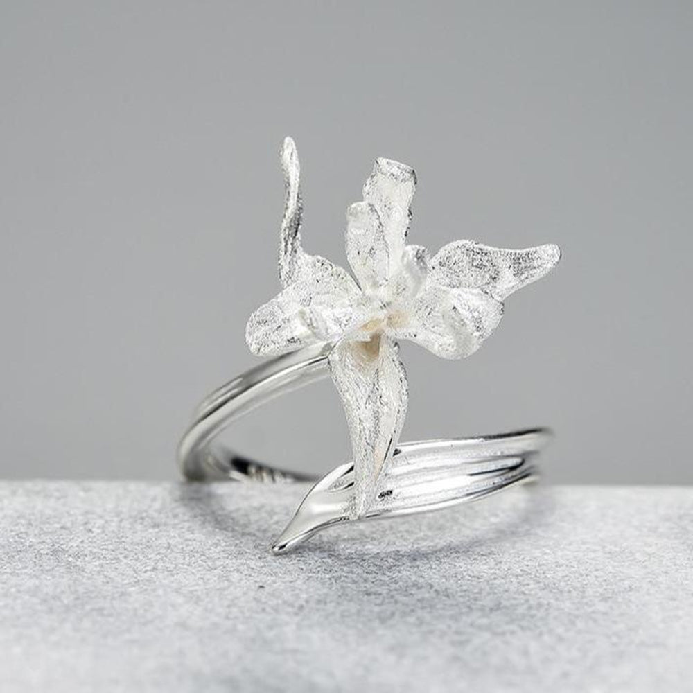 
                      
                        Iris-Flower-Ring-By-Yonandole_1
                      
                    