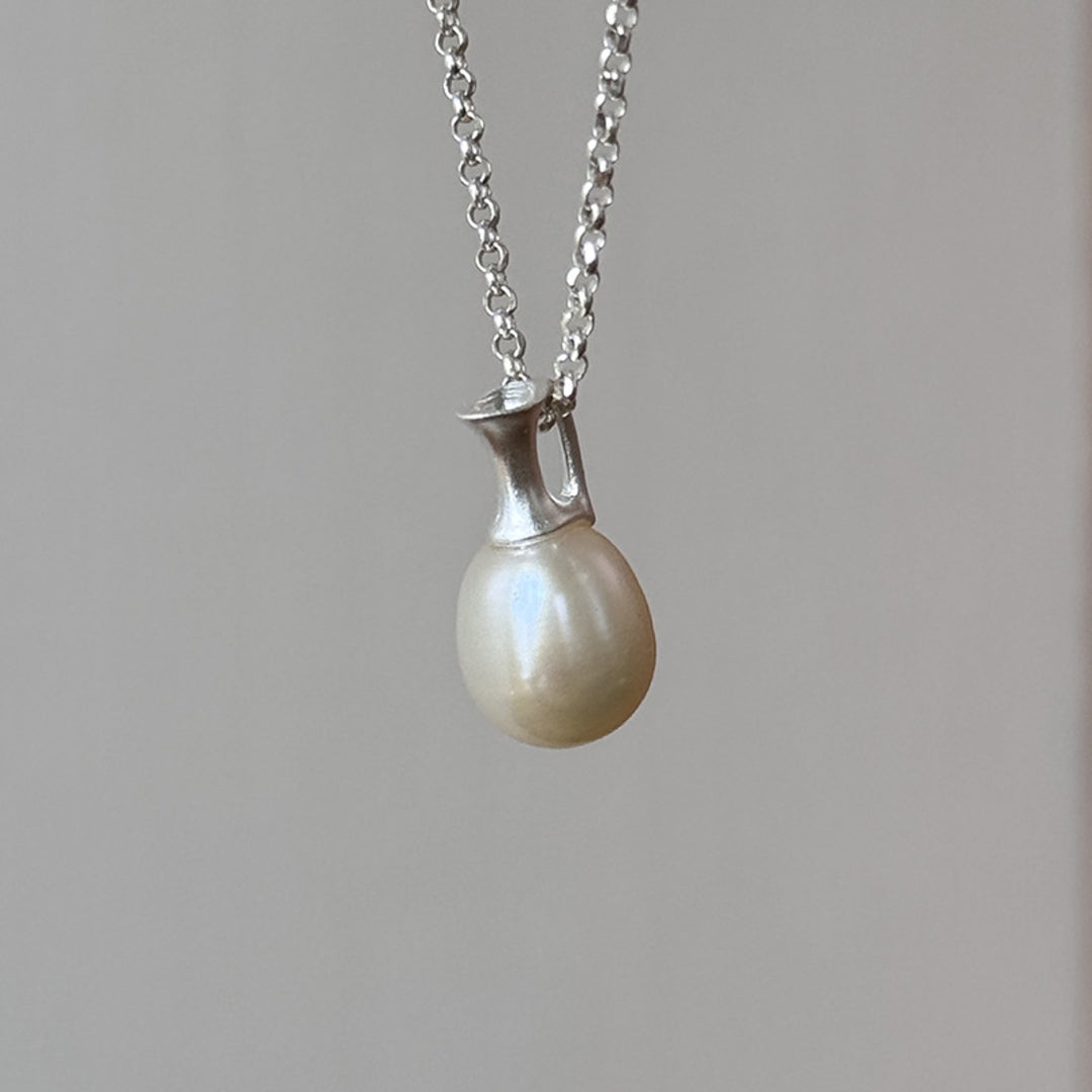 Jug-Pendants-With-Freshwater-Pearl-By-Yonandole_10