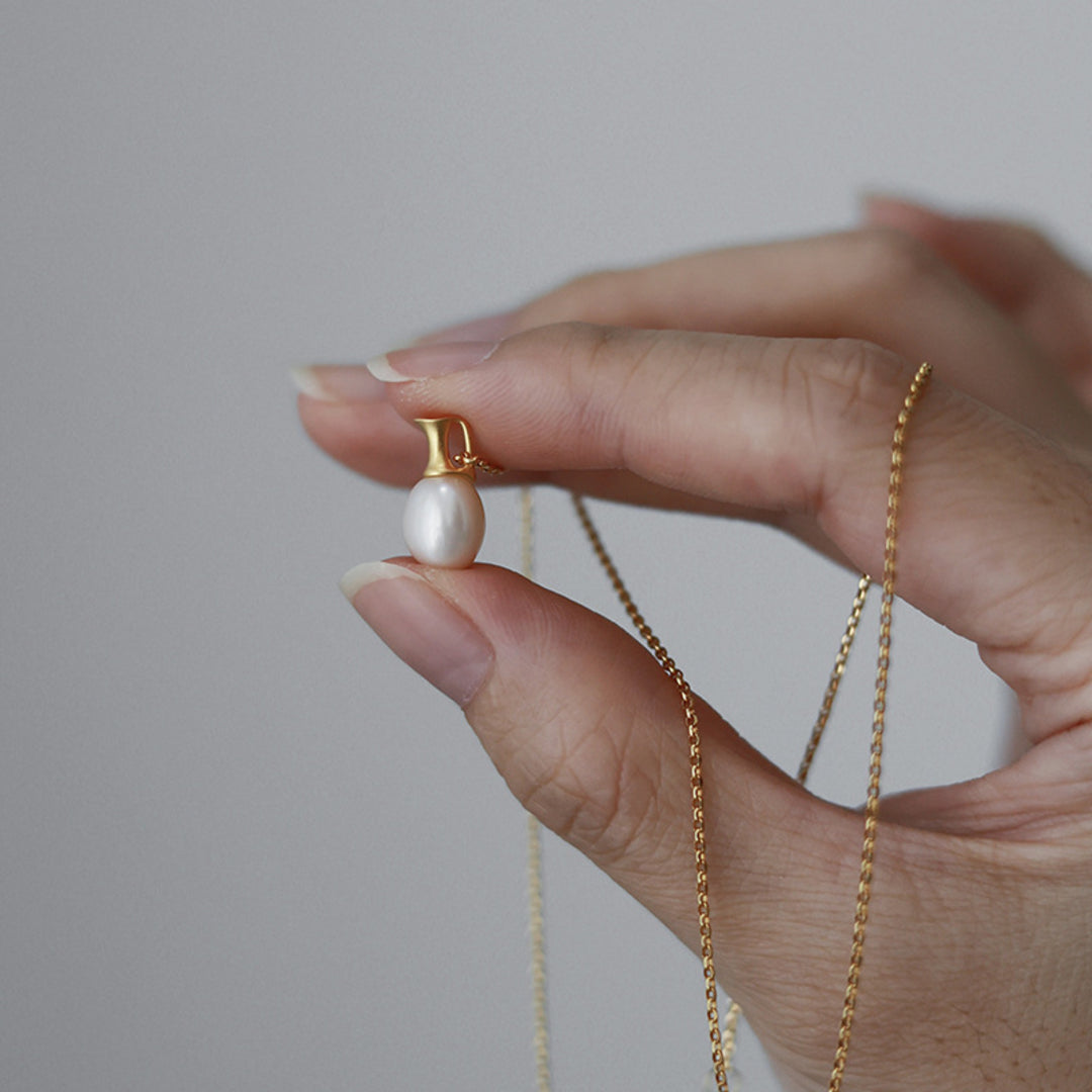 Jug-Pendants-With-Freshwater-Pearl-By-Yonandole_11