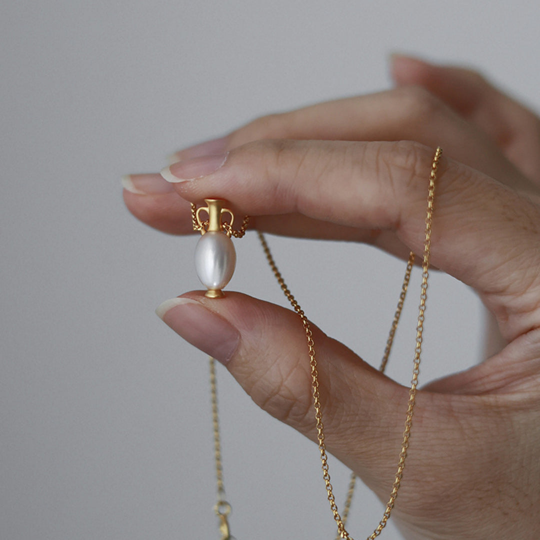 Jug-Pendants-With-Freshwater-Pearl-By-Yonandole_3