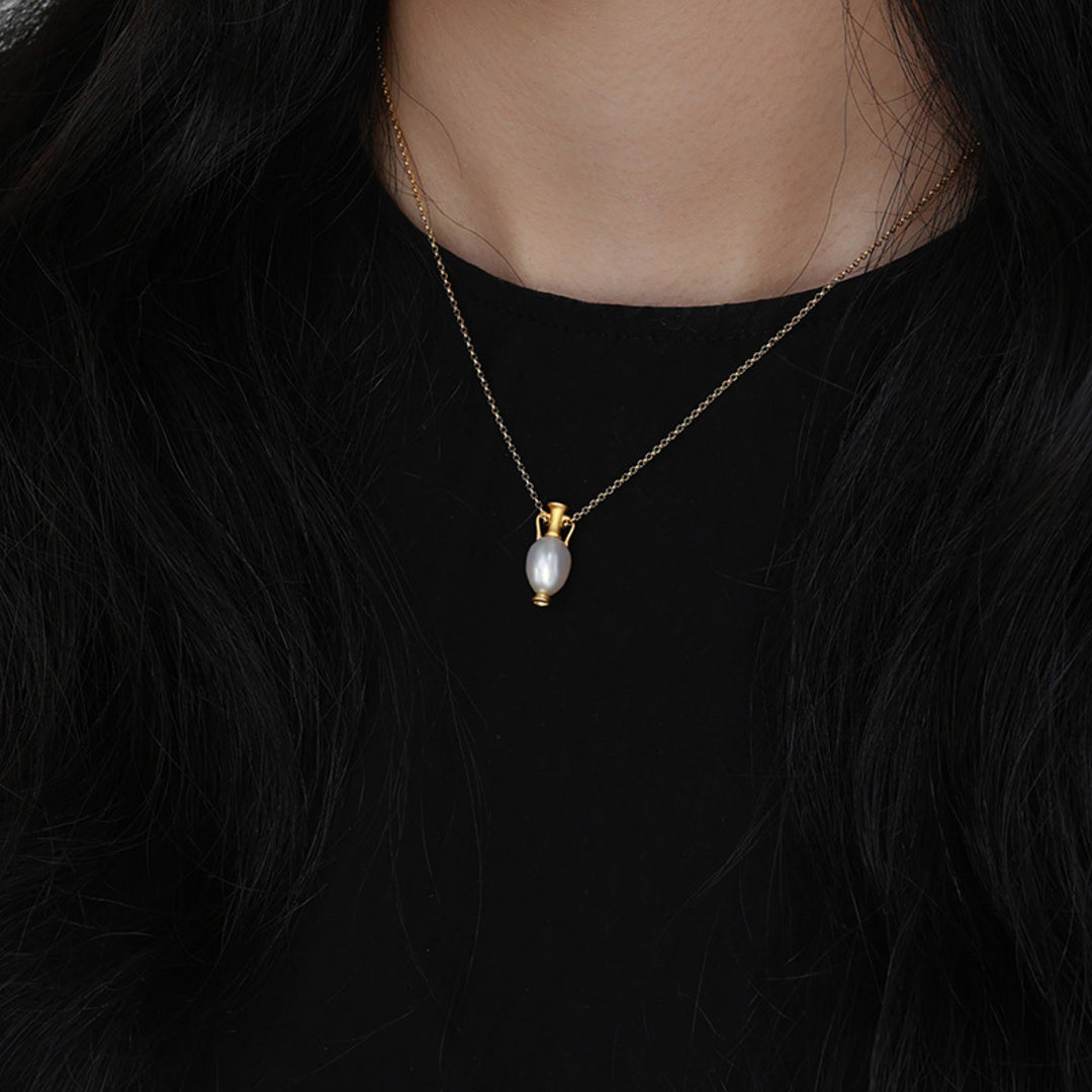 Jug-Pendants-With-Freshwater-Pearl-By-Yonandole_7