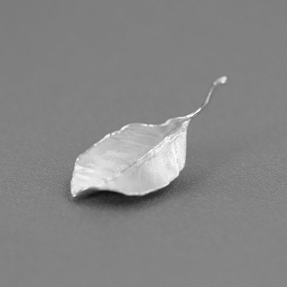 
                  
                    Leaf-Brooch-By-Yonandole_10b
                  
                