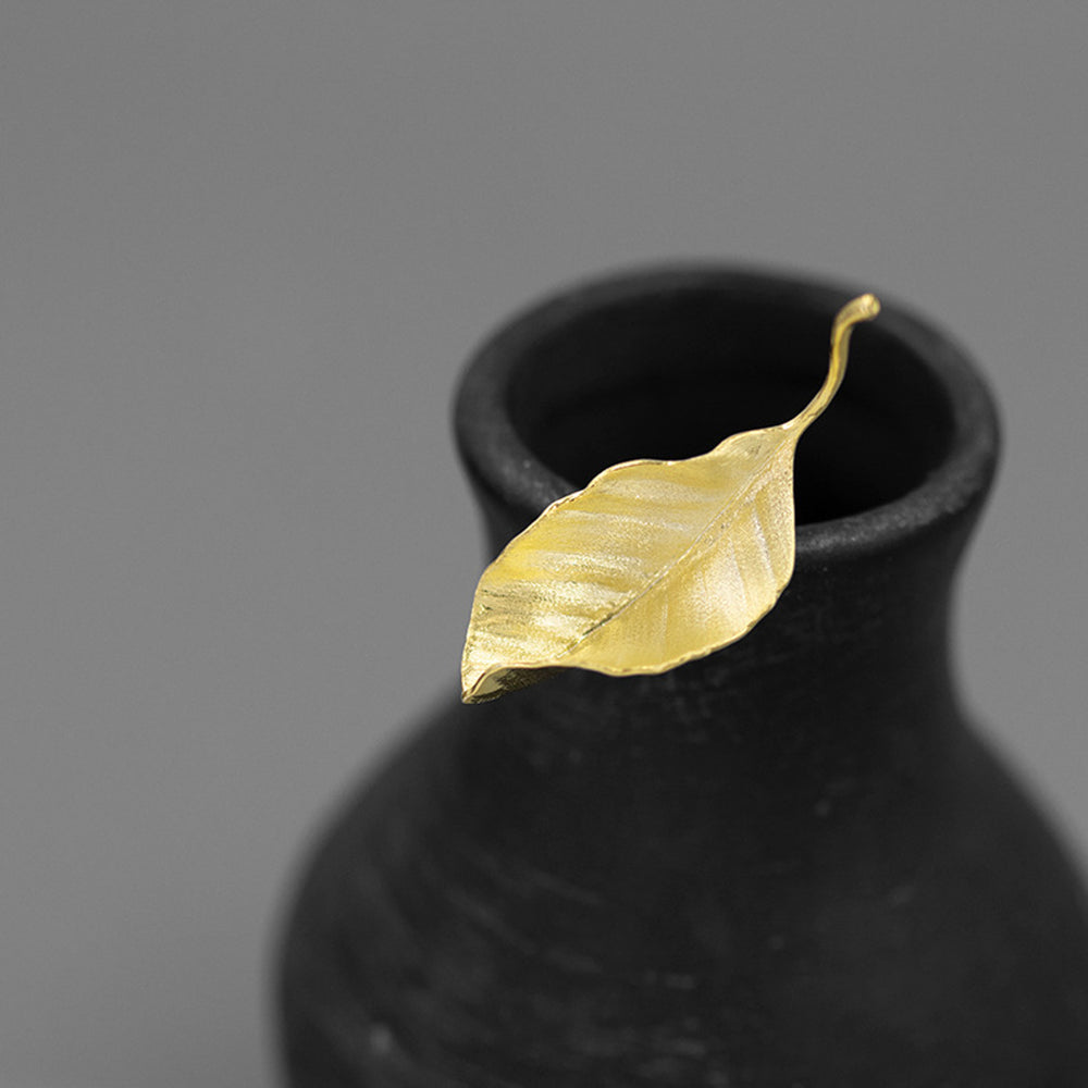 
                  
                    Leaf-Brooch-By-Yonandole_13a
                  
                