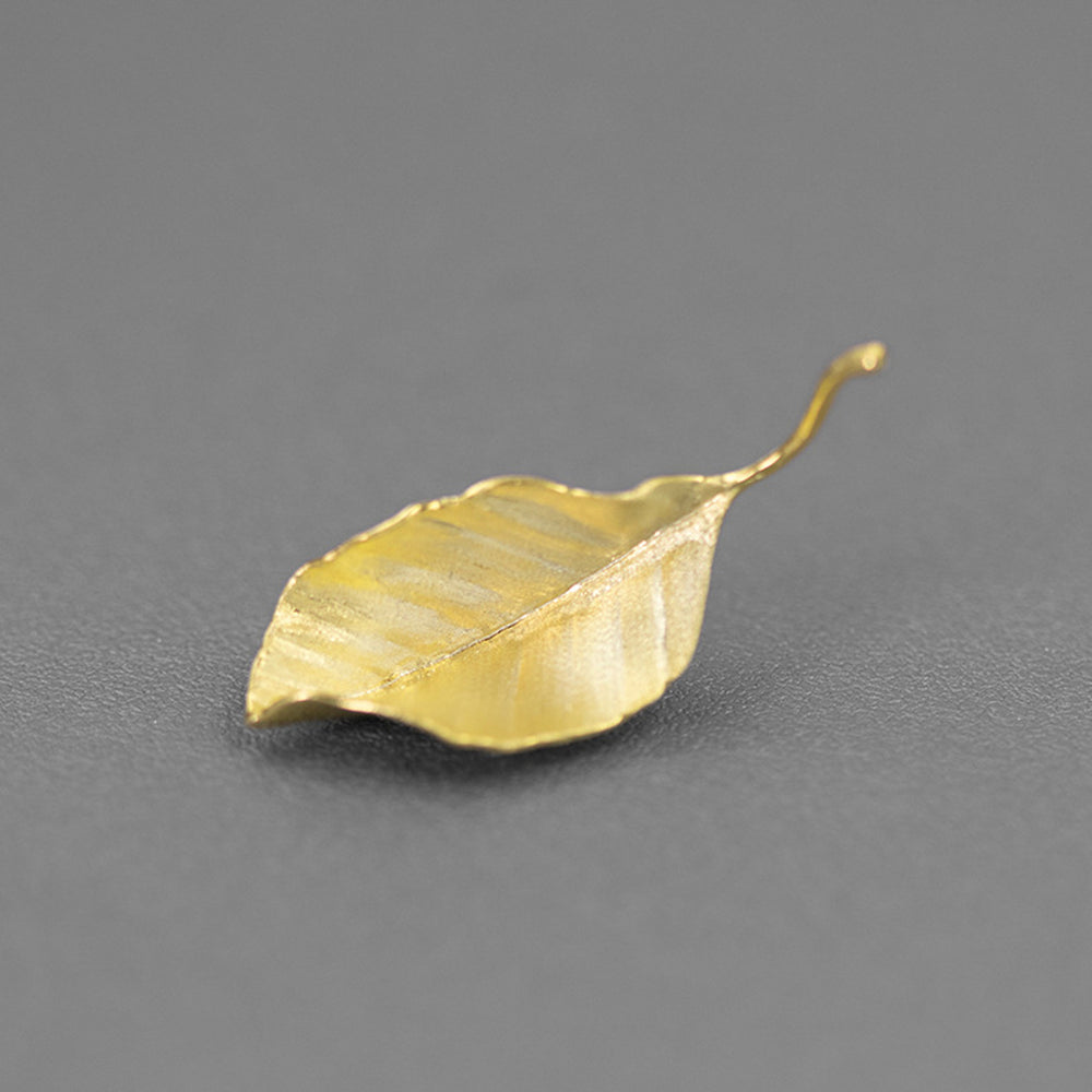 
                  
                    Leaf-Brooch-By-Yonandole_7a
                  
                